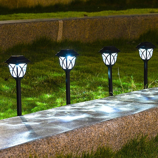 Solar Garden Lamps with Lantern Design for Atmospheric and Energy-Efficient Outdoor Lighting