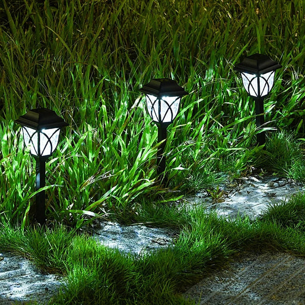 Solar Garden Lamps with Lantern Design for Atmospheric and Energy-Efficient Outdoor Lighting