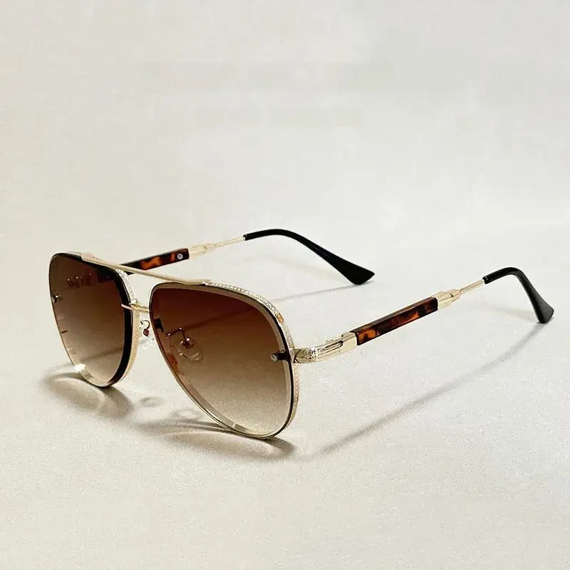 Men's Classic Aviator Sunglasses with Gradient Lenses and UV400 Protection