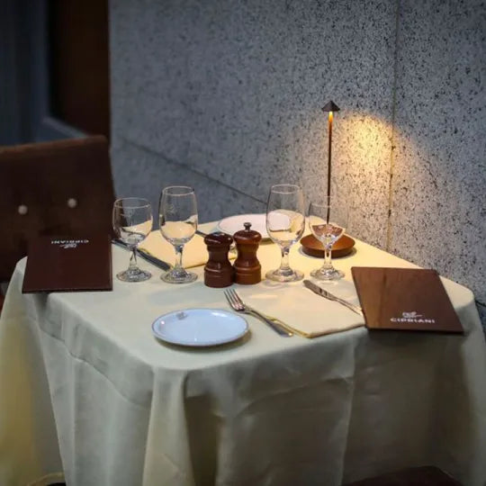 Smart Wireless LED Table Lamp – Flexible and Durable