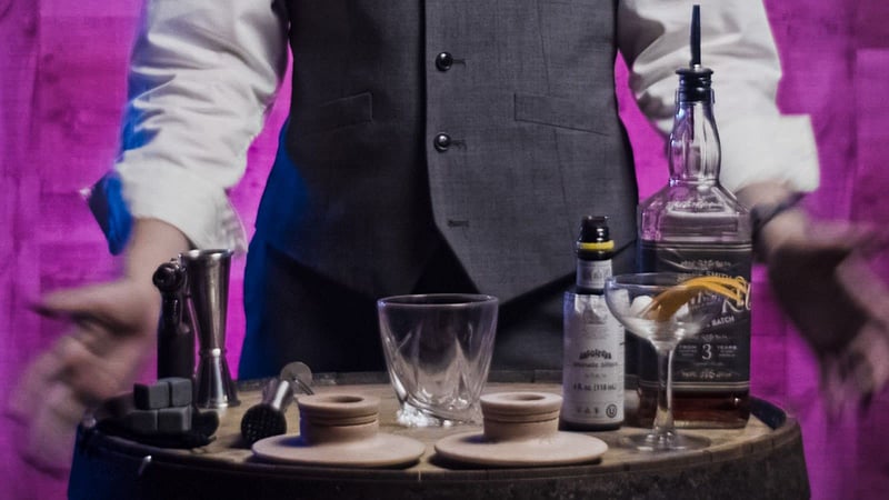 Wooden Cocktail Smoker Kit for Whisky, Drinks and Food Infusion
