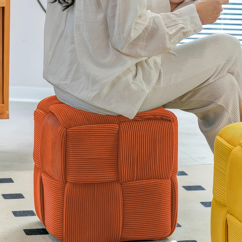 Compact Square Pouffe with Soft Upholstery – Comfortable and Versatile Design