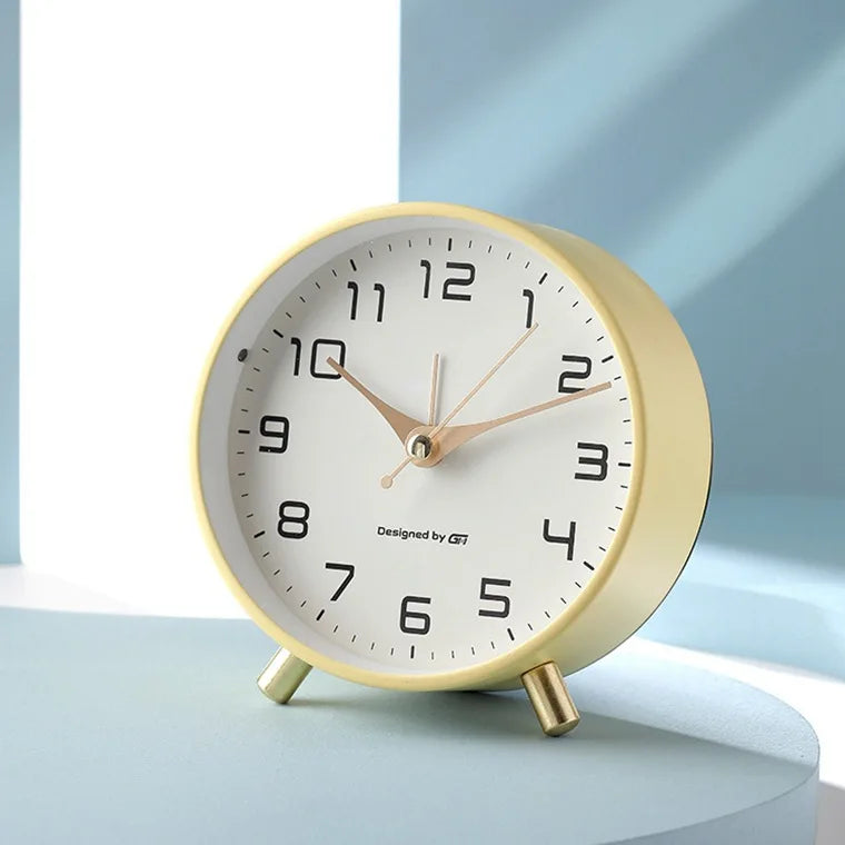 Silent Scandinavian Table Clock with Minimalist Design – Timeless and Elegant