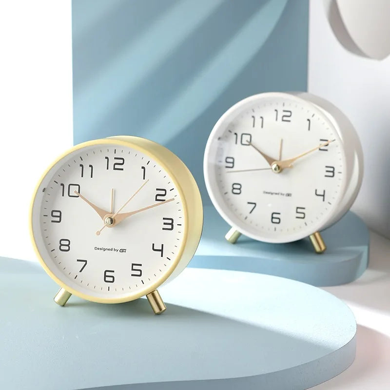 Silent Scandinavian Table Clock with Minimalist Design – Timeless and Elegant