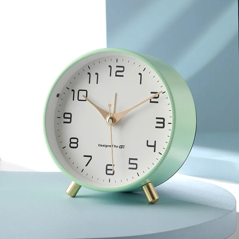 Silent Scandinavian Table Clock with Minimalist Design – Timeless and Elegant