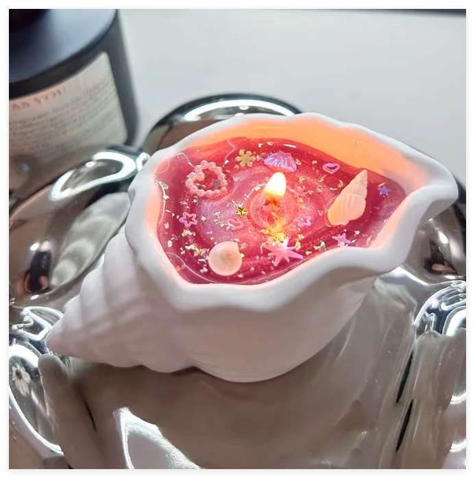Shell-Shaped Soy Wax Scented Candle with Ocean-Inspired Detail