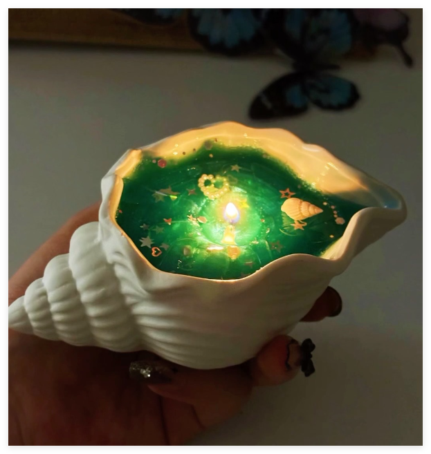 Shell-Shaped Soy Wax Scented Candle with Ocean-Inspired Detail