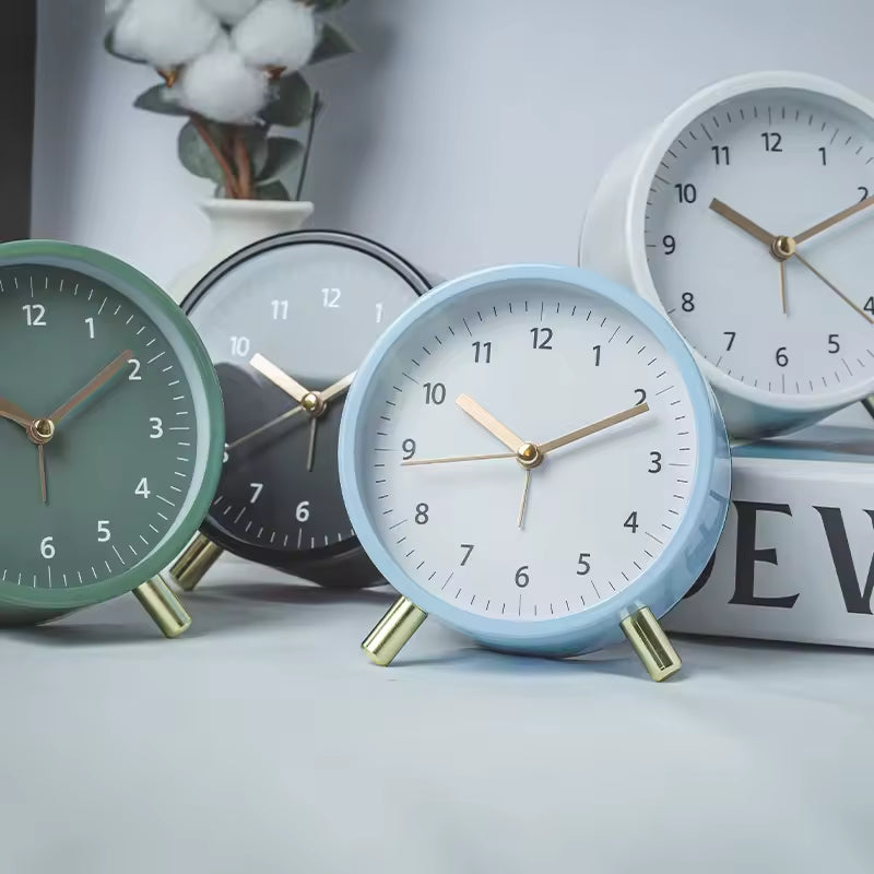 Silent Scandinavian Table Clock with Minimalist Design – Timeless and Elegant