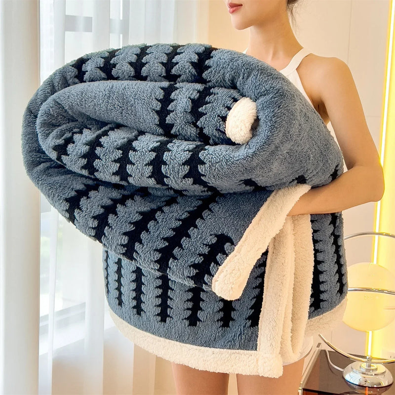 Reversible Throw with Geometric Pattern and Sherpa Fleece – Soft, Warm and Decorative