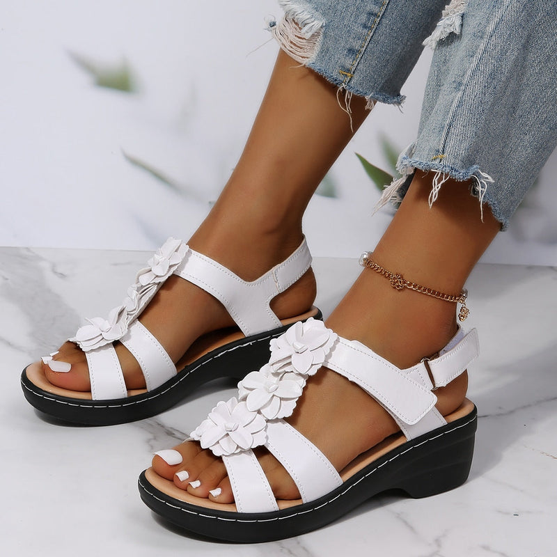 Ladies' Comfortable Sandals with Flower Details for Elegant Summer Looks