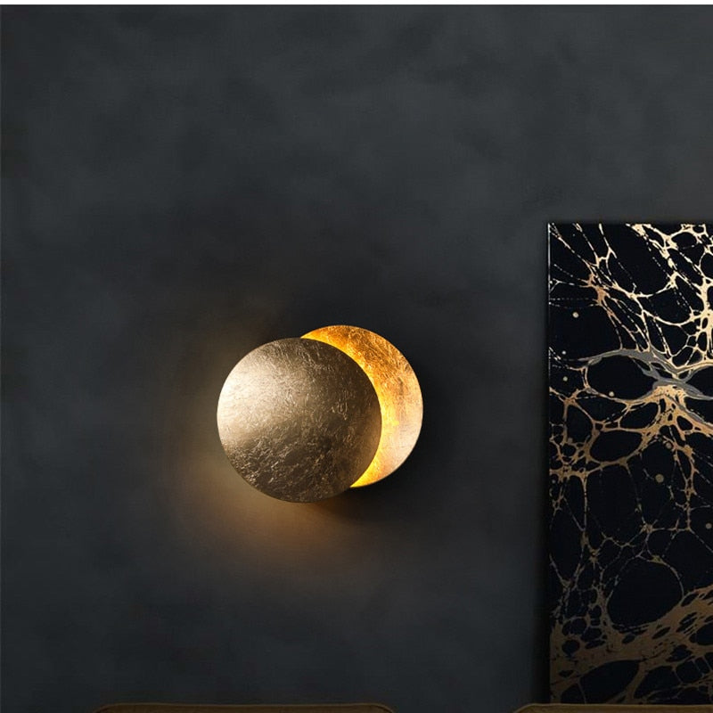 Modern Circular LED-Effect Wall Light for Ambient Interiors