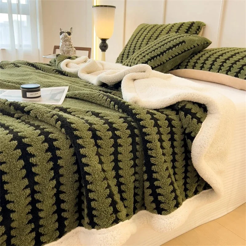 Reversible Throw with Geometric Pattern and Sherpa Fleece – Soft, Warm and Decorative