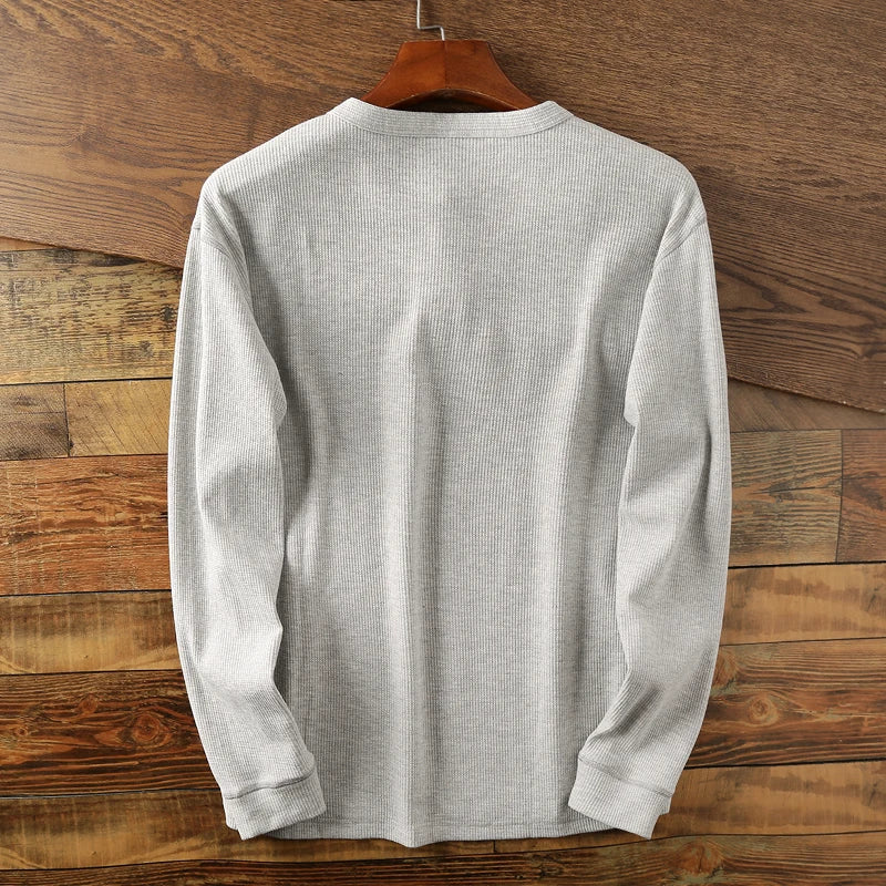 Minimalist Henley with Waffle Structure – Breathable, Comfortable and Smart