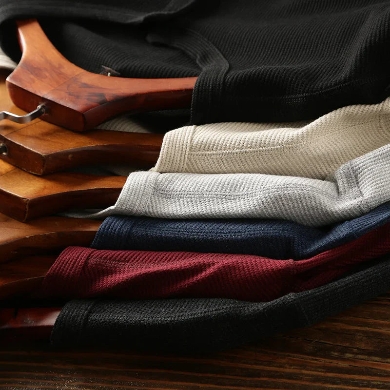 Minimalist Henley with Waffle Structure – Breathable, Comfortable and Smart