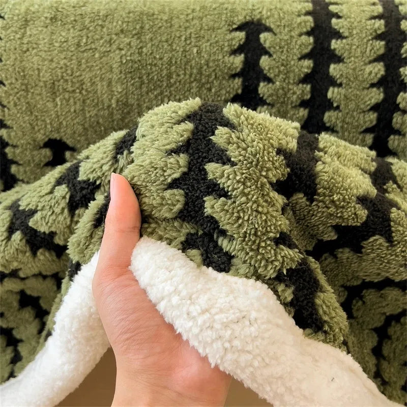 Reversible Throw with Geometric Pattern and Sherpa Fleece – Soft, Warm and Decorative