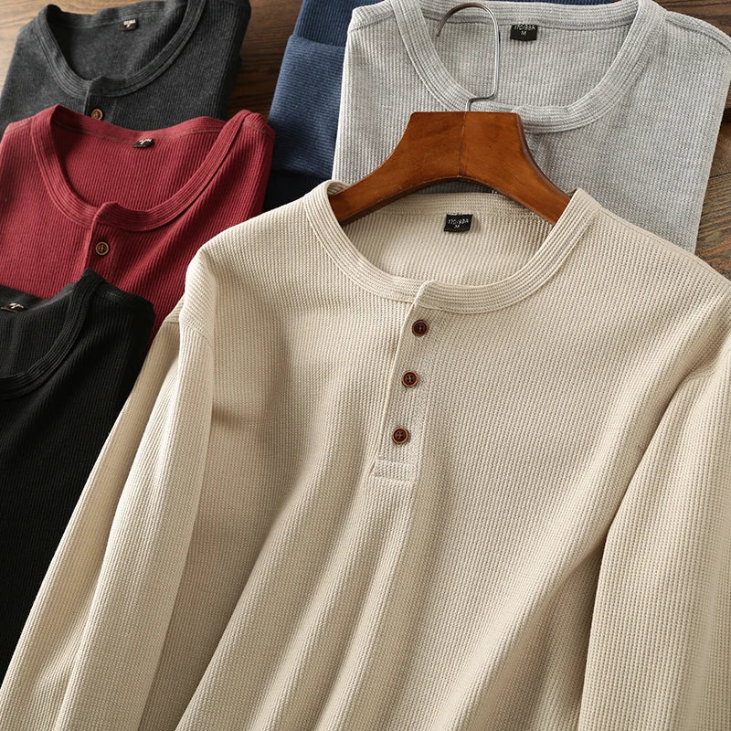 Minimalist Henley with Waffle Structure – Breathable, Comfortable and Smart