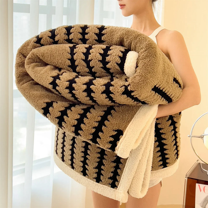 Reversible Throw with Geometric Pattern and Sherpa Fleece – Soft, Warm and Decorative
