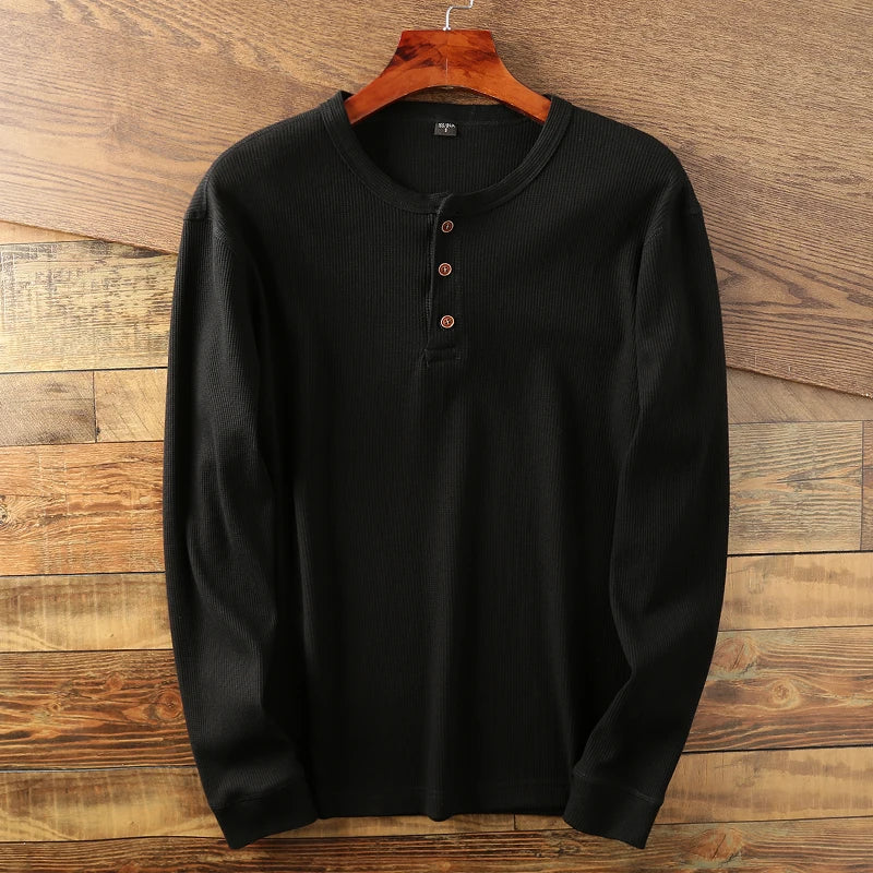 Minimalist Henley with Waffle Structure – Breathable, Comfortable and Smart