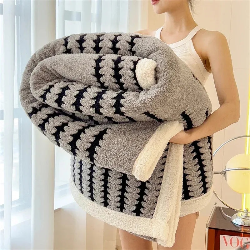 Reversible Throw with Geometric Pattern and Sherpa Fleece – Soft, Warm and Decorative