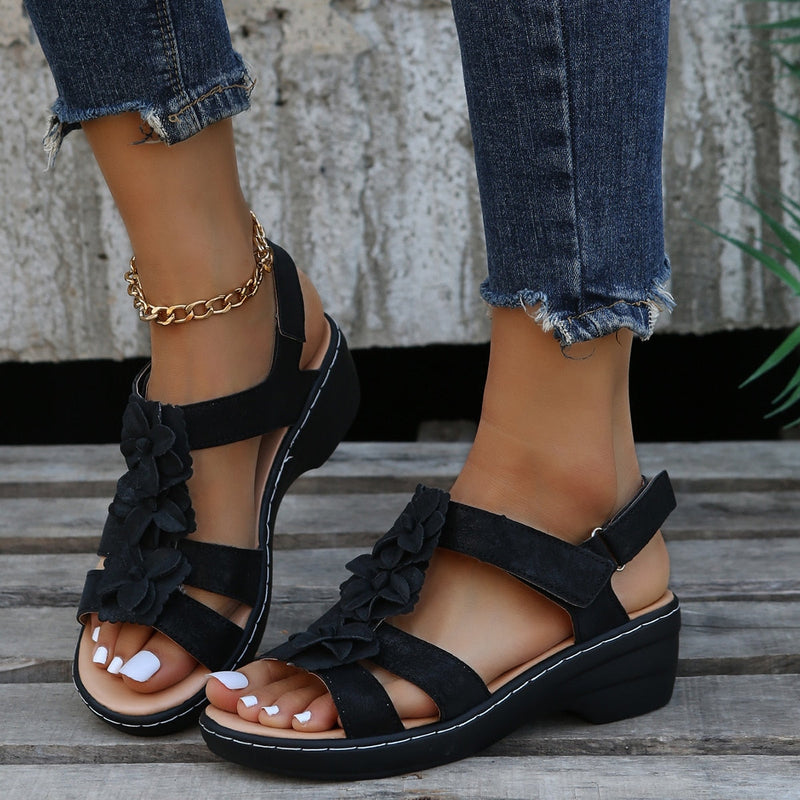 Ladies' Comfortable Sandals with Flower Details for Elegant Summer Looks