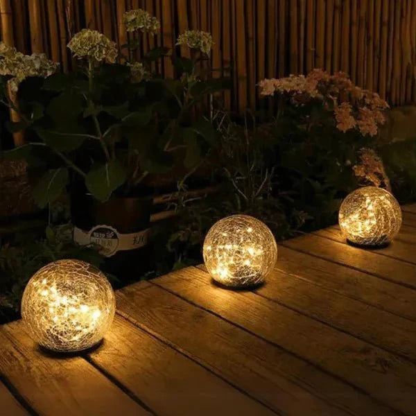 Solar Garden Lamp with Cracked Glass Effect for Atmospheric Outdoor Lighting