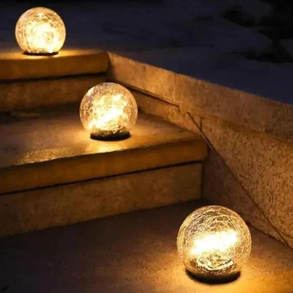 Solar Garden Lamp with Cracked Glass Effect for Atmospheric Outdoor Lighting