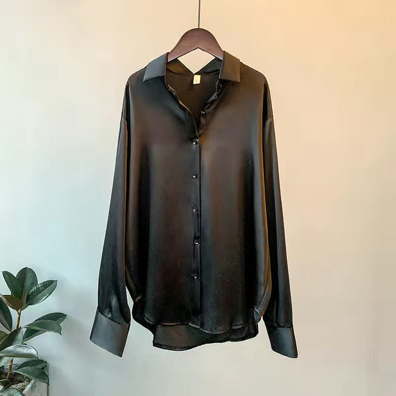 Ladies Summer Blouse with Flowing Fit and Elegant Collar