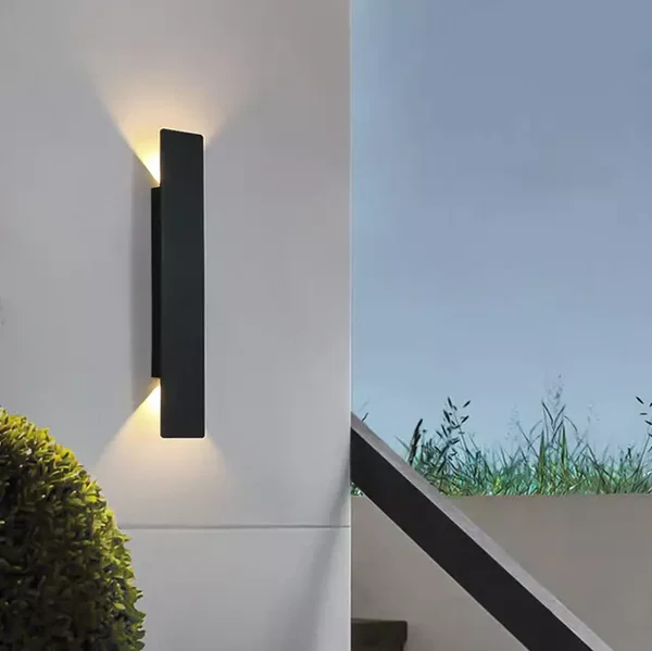 Sleek Outdoor Wall Lamp with Vertical Design and Warm LED Light
