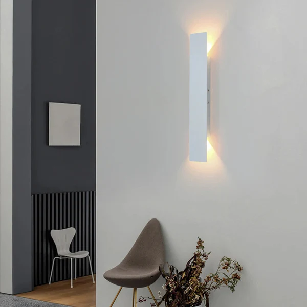 Sleek Outdoor Wall Lamp with Vertical Design and Warm LED Light