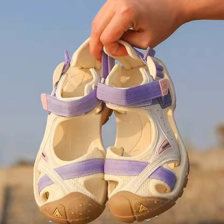 Unisex Outdoor Sandals with Cushioned Sole and Adjustable Straps