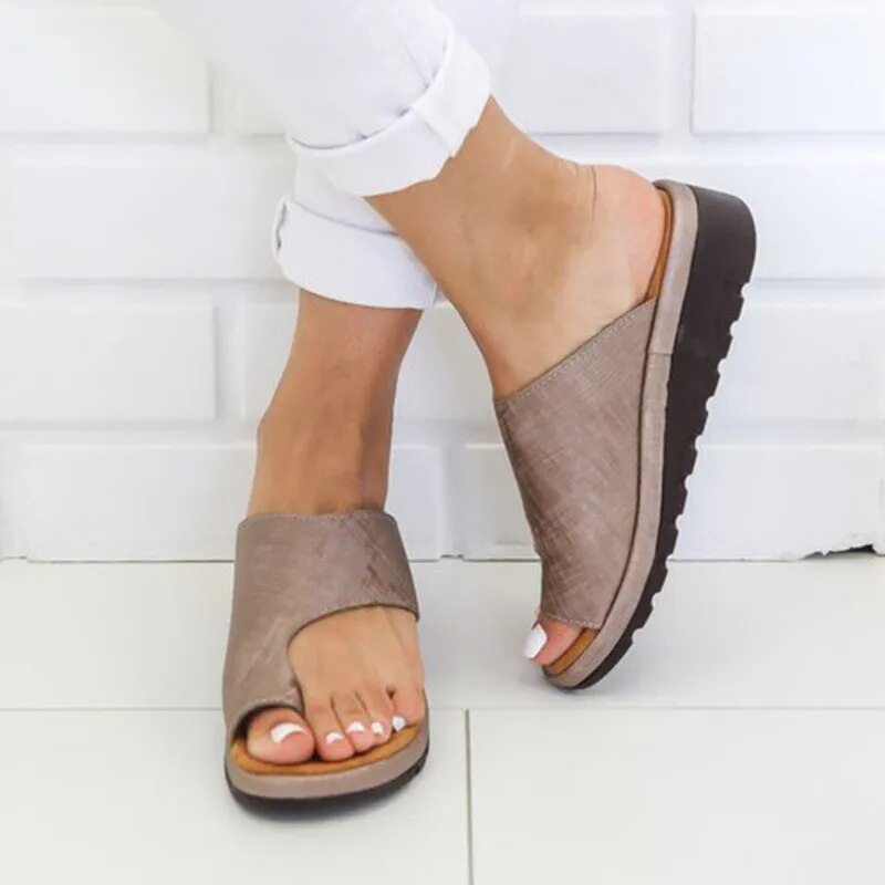 Comfortable Ladies' Slippers with Ergonomic Footbed and Sturdy Sole