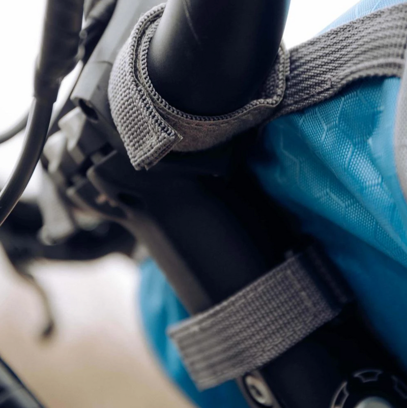 Practical Bicycle Handlebar Bag with Smartphone Holder and Water-Resistant Material