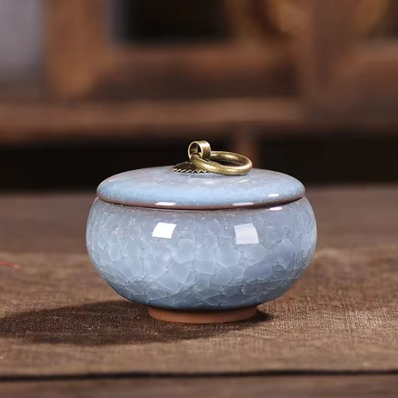 Ceramic Pet Urn with Craquelé Glaze for Ashes Memorial at Home