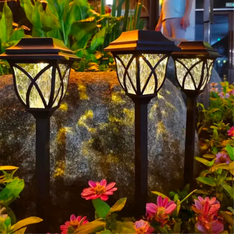 Solar Garden Lamps with Lantern Design for Atmospheric and Energy-Efficient Outdoor Lighting