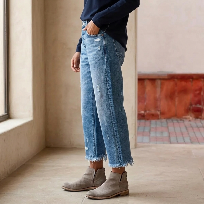 Women’s Cropped Straight-Leg Jeans with Fringed Hem