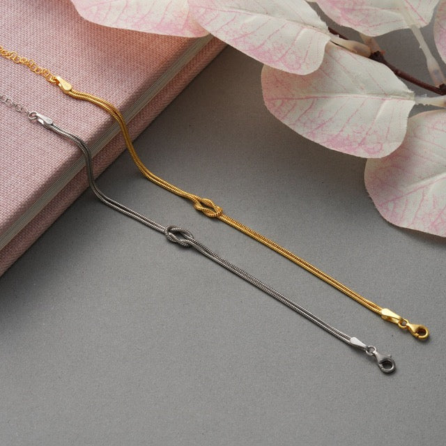 Elegant Knot Bracelet – Subtle and Refined