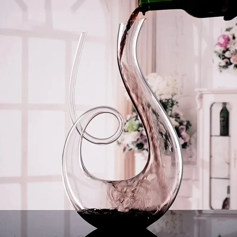 Elegant Wine Decanter with Swirl Design Made of Lead-Free Crystal for Perfect Serving