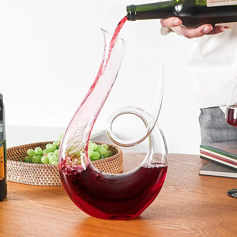 Elegant Wine Decanter with Swirl Design Made of Lead-Free Crystal for Perfect Serving