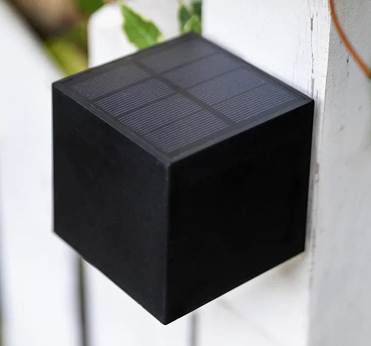 Solar LED Wall Lamp for Outdoors with Automatic Lighting and Wireless Design