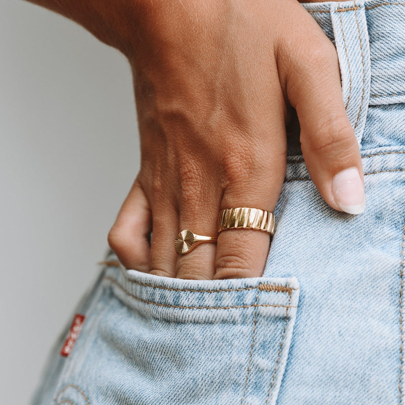 Sun Signet Ring in Stainless Steel with a Round Engraved Face