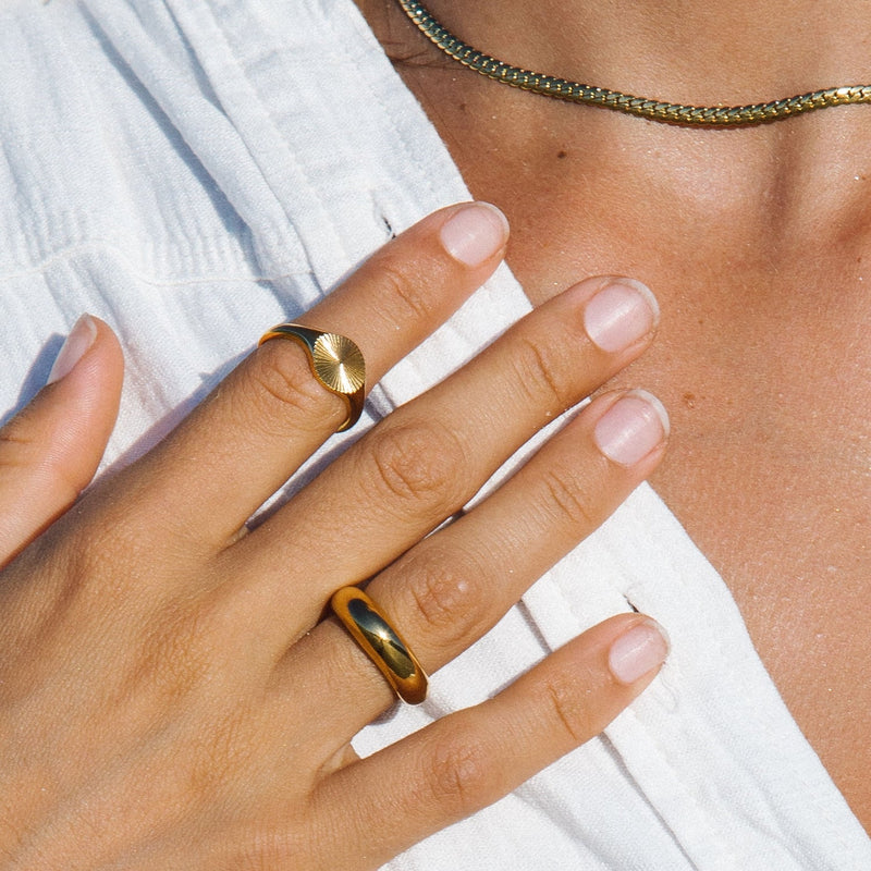 Sun Signet Ring in Stainless Steel with a Round Engraved Face