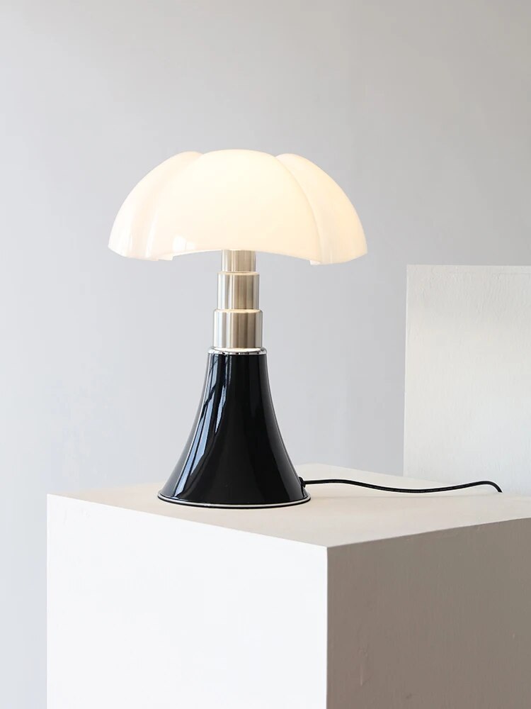 Dimmable Flower-Shaped LED Table Lamp